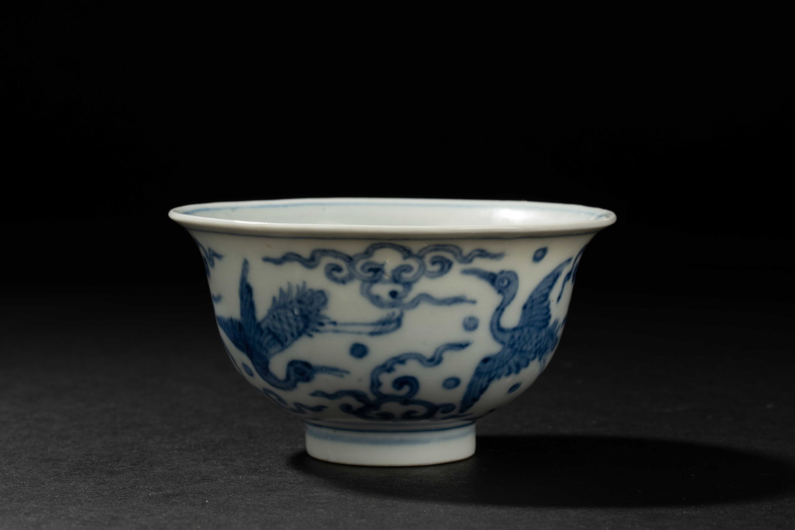 Ming Jiajing Cloud-and-Crane Motif Bowl (1 of 8)