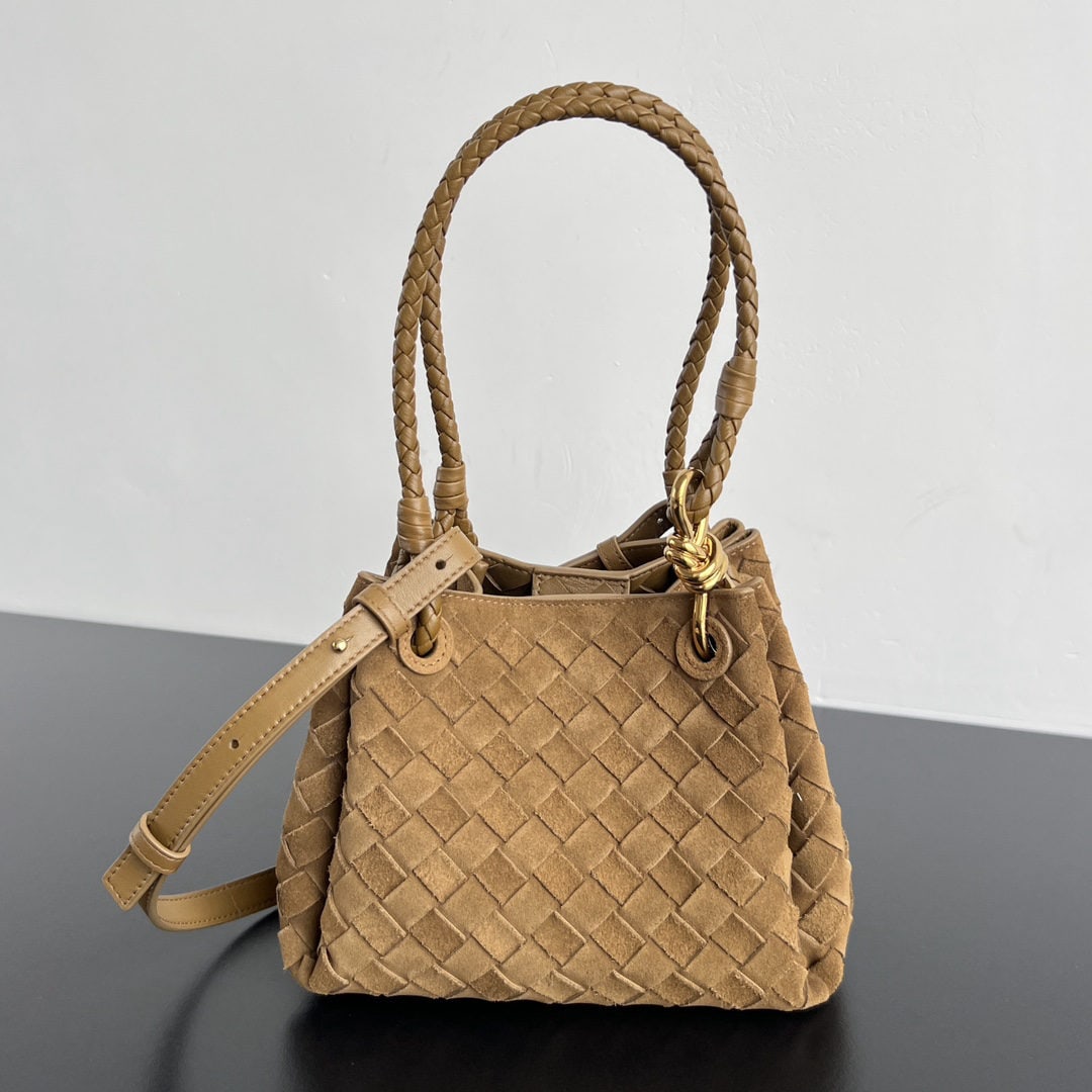 Bottega Veneta intrecciato: A wonderful gift for yourself or your loved ones,FREE SHIPPING for both domestic and international clients who bid over $500.Currencies including GBP USD EUR CHF CAD AUD etc are accepted. The Bottega 