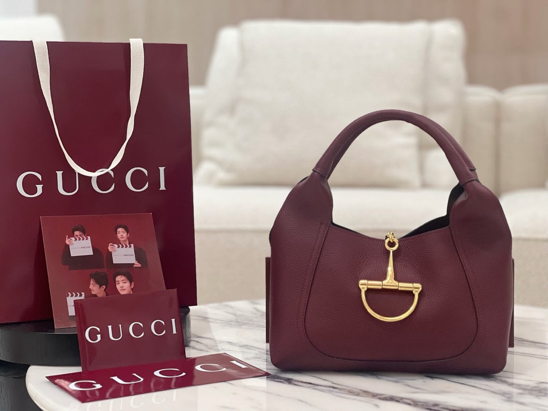 Gucci Softbit: A wonderful gift for yourself or your loved ones,FREE SHIPPING for both domestic and international clients who bid over $500.Currencies including GBP USD EUR CHF CAD AUD etc are accepted. Gucci
