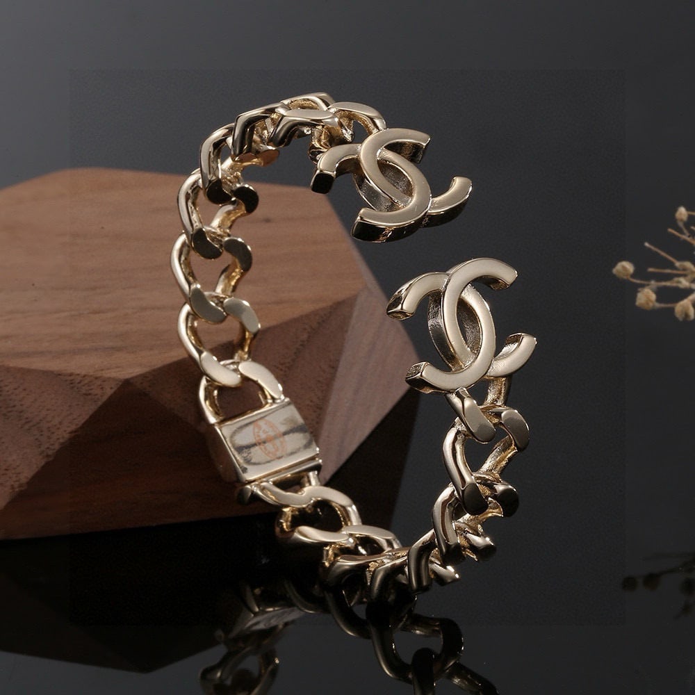 Chanel bracelet: A wonderful gift for yourself or your loved ones,FREE SHIPPING for both domestic and international clients who bid over $500.Currencies including GBP USD EUR CHF CAD AUD etc are accepted. Chanel brace