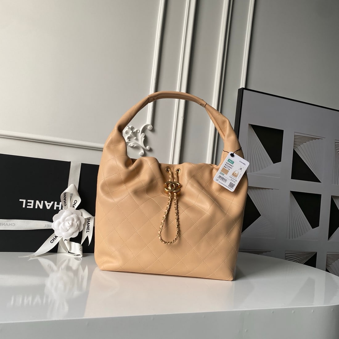 CHANEL hobo hippie bag: A wonderful gift for yourself or your loved ones,FREE SHIPPING for both domestic and international clients who bid over $500.Currencies including GBP USD EUR CHF CAD AUD etc are accepted. CHANEL hobo