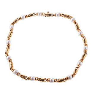 Bvlgari Bulgari 18k Gold Pearl Necklace: Metal : 18k Gold Designer : Bvlgari Gemstone : Pearls 8.3mm. Measurements : Necklace is 16" long. Marked: : Bvlgari, 750. Weight: 69. grams 