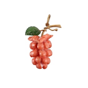 Vintage 14k Gold Carved Coral Nephrite Grape Vine Pendant