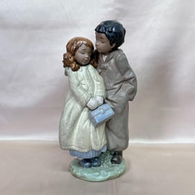 LLADRO A Moment of Tenderness Figurine 01012447