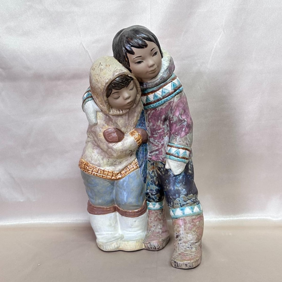 LLADRO Couple for the Arctic Eskimo Boy & Girl Figure 01012038 (1 of 9)
