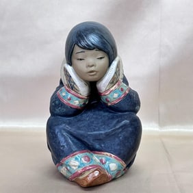 LLADRO Pensive Esquimo Girl Figurine 01012158