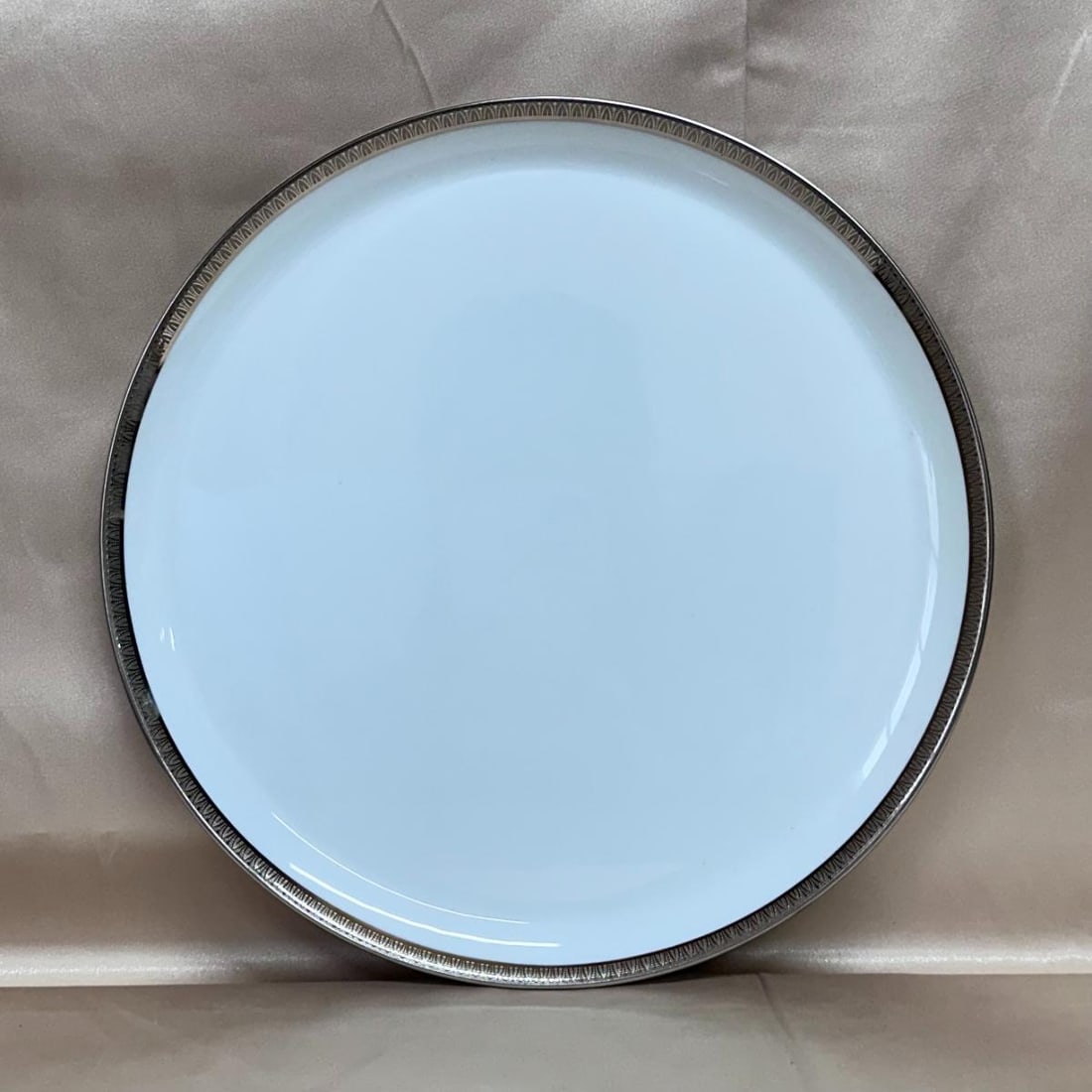 Bernardaud Vercors France Round Tart Platter: Material : Porcelain Designer : Bernardaud Measurements : 12 1/2" Marked: : Bernardaud Limoges France Vercors Incrustation Platine Condition: : New Additional: With Box