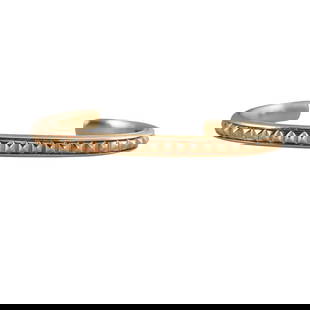 David Yurman Pyramid 18k Gold Cuff Bracelet: Metal  : 18k Yellow Gold  Designer  : David Yurman  Gemstone  : n/a  Measurements  : Bracelet measures 7mm wide, Mens size M  Marked:  : David Yurman 750  Weight:  : 44.4 grams  C