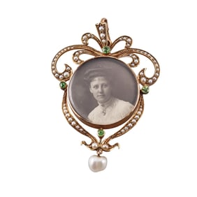 Antique Art Nouveau 15k Gold Seed Pearl Demantoid Garnet Portrait Locket Pendant