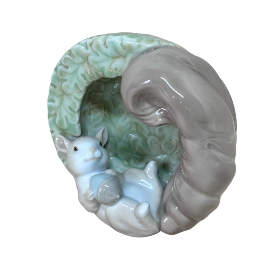 LLADRO Squirrel Natural Frames Figurine 01008069: Material : Porcelain Designer : LLADRO Measurements : H: 4 1/8'' Marked: : LLADRO, Hand made in Spain. Condition: : New Additional: n/a