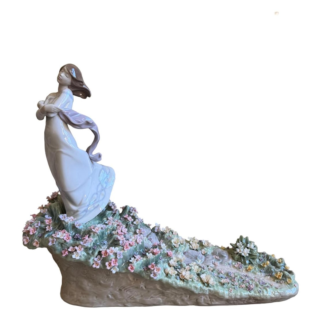 LLADRO Sea of Flowers Figurine (1 of 11)