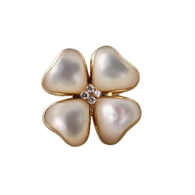 Gucci 18k Gold Diamond Mother of Pearl Clover Ring