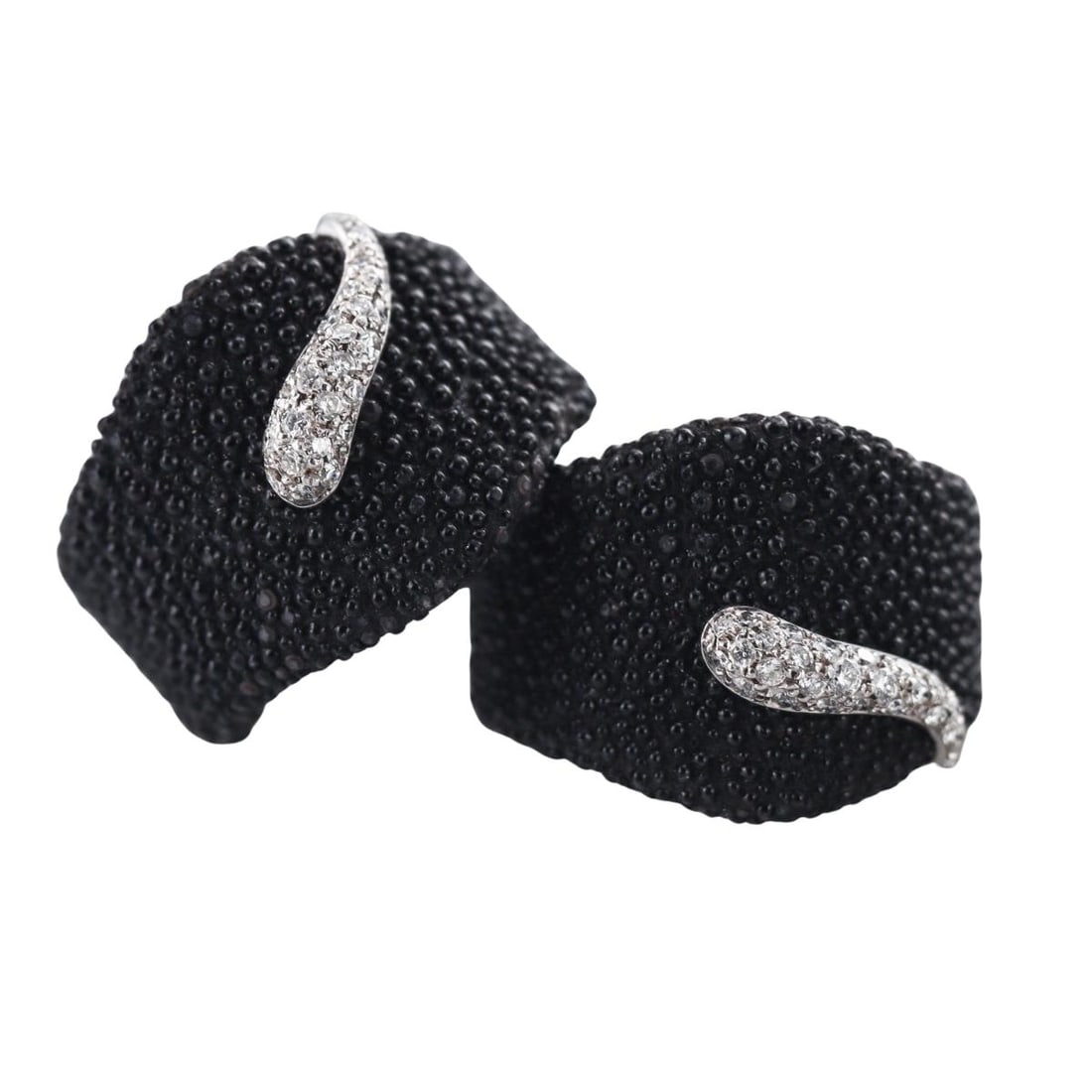 De Grisogono Stingray Diamond Gold Hoop Earrings: Metal : 18k White Gold Designer : de Grisogono Gemstone : Diamonds approx. 0.30ctw. Measurements : Earrings are 24mm x 20mm. Marked: : de Grisogono, B3010, 750, Gold mark. W