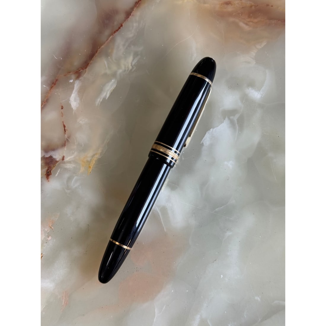 Montblanc Classic Diplomat Jumbo Gold Plate Black 14k Gold EF Nib Fountain Pen: Material : Gold Plate / 14k Gold Nib Designer : Montblanc Measurements : Length 144mm. Condition: : New, old stock . Additional: No box.