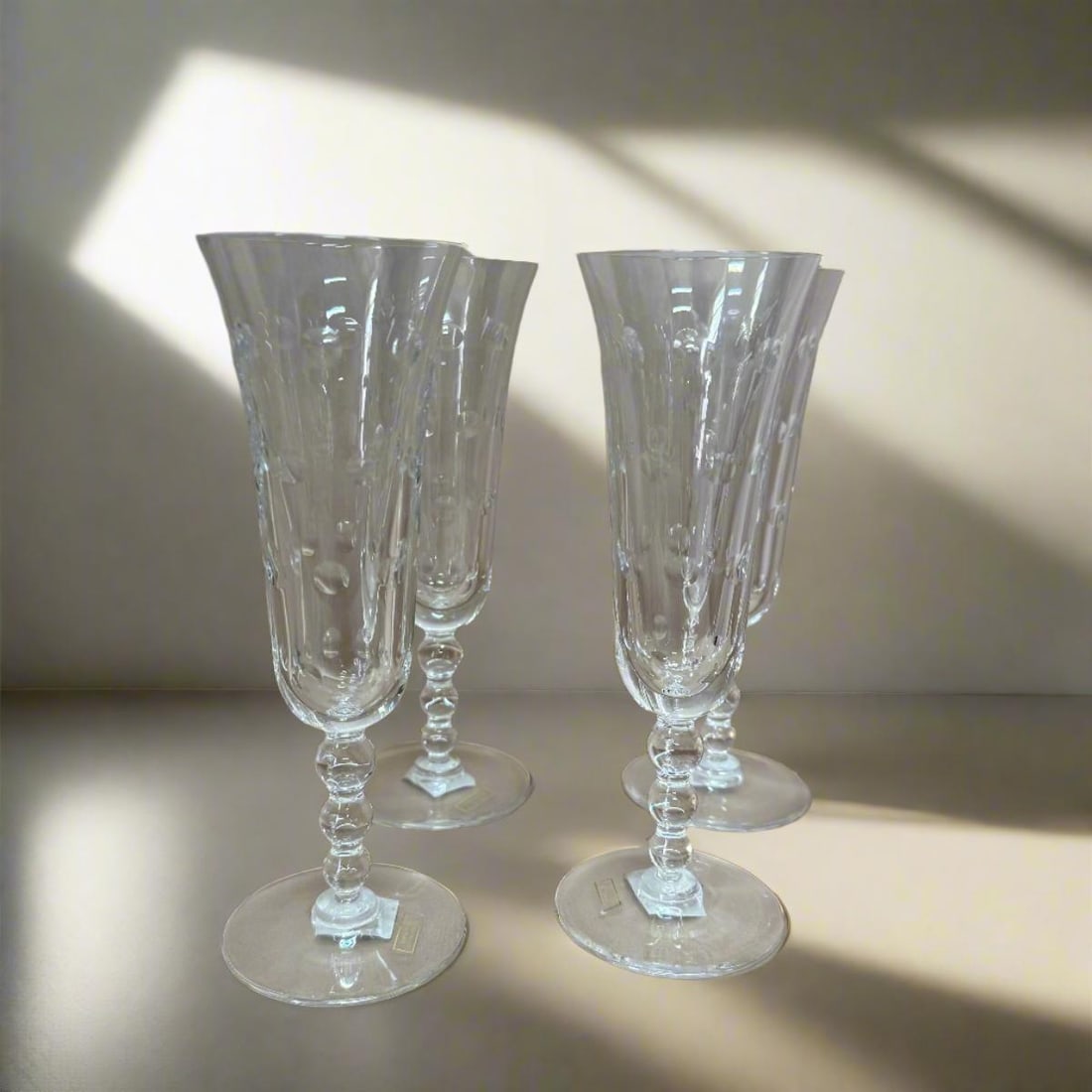 Set of 4 Saint-Louis Crystal Bubbles Champagne Glass: Material : Crystal Designer : Saint-Louis Measurements : H: 7 3/8'' Marked: : Saint-Louis Condition: : New/store sample. Additional: With box (not in great shape)
