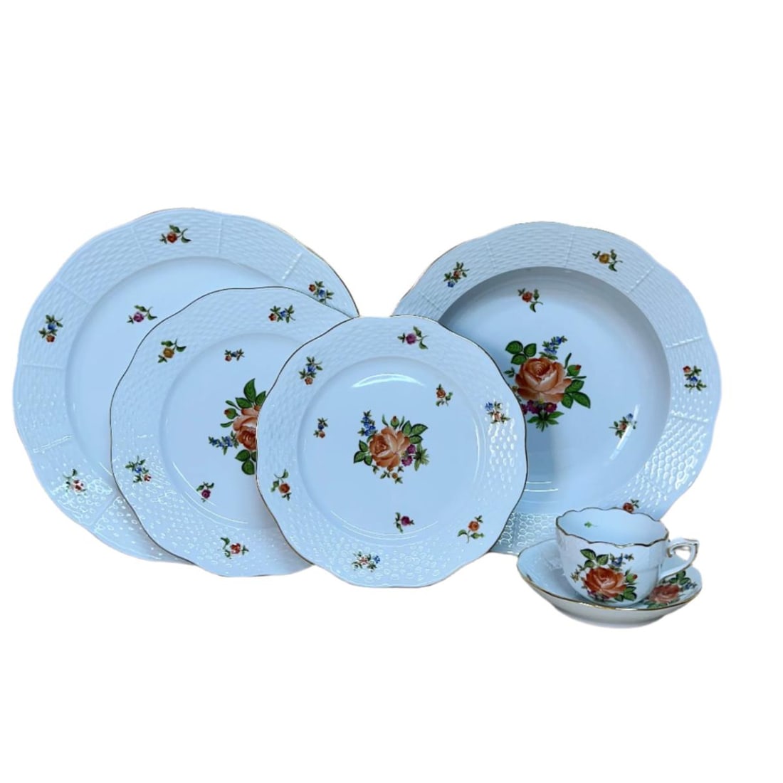 6 pc Herend Small Bunch of Roses Porcelain Dinner Place Setting: Material : Porcelain Designer : Herend Measurements : Dinner Plate D: 10'', Soup Plate D: 9 1/2'', Dessert Plate D: 8 1/4", Salad Plate D: 7 1/2" , Flat demitasse cup H: 2 1/4", Saucer - 4 1/2". Marke