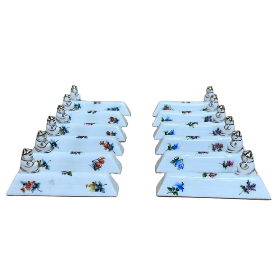 Set of 12 Herend Thousand Flowers Knife Rest 8044/C/BS: Material : Porcelain Designer : Herend Measurements : 3 5/8" Marked: : Herend Hungary, Hand painted 8044/C-BS; Condition: : New/store sample. Additional: No box.