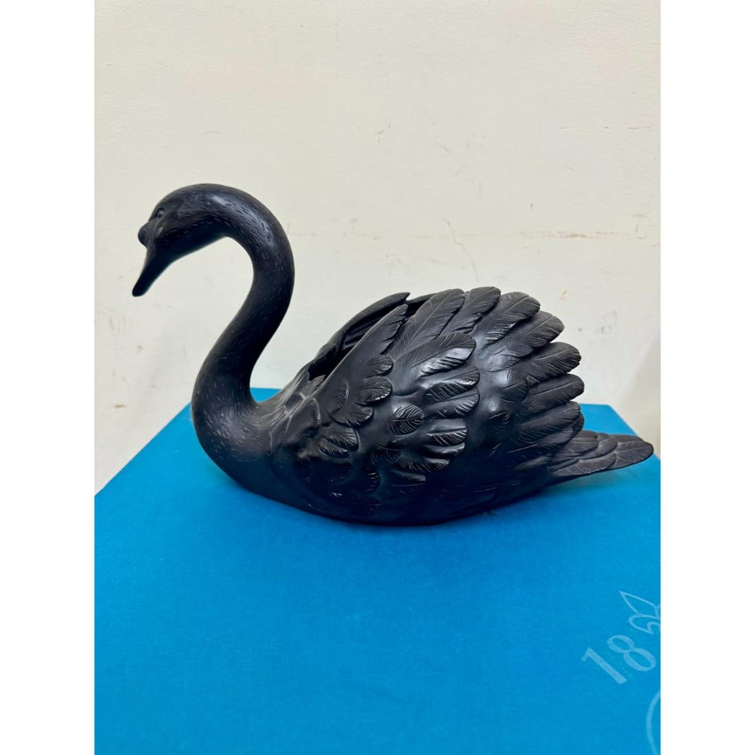 Daum Large Crystal Black Swan: Material : Crystal Designer : Daum Measurements : H: 9.8" L: 18.1" W: 8.7" Marked: : Daum Condition: : New, old stock - no box. Limited edition. With original sticker on the bottom. <