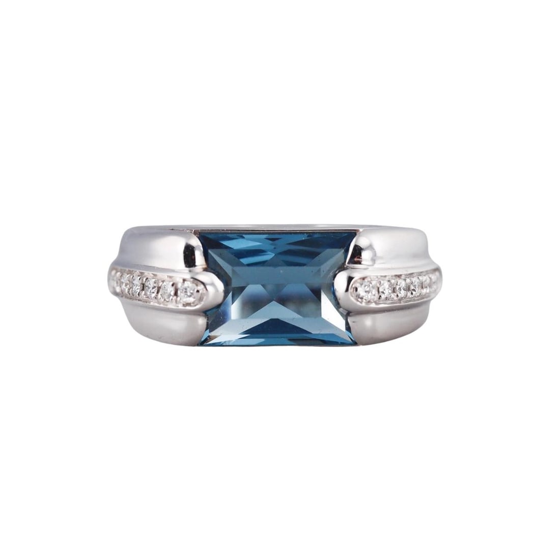 Audemars Piguet Promesse 18K Gold Diamond Blue Topaz Ring: Metal : 18K White Gold Designer : Audemars Piguet Gemstone : Blue topaz (8.1 x 11.5mm), Diamonds-approx.0.20ctw (G/VS) Measurements : Width 9mm. Ring size 6.25 Marked: : A5496, 750, Aud