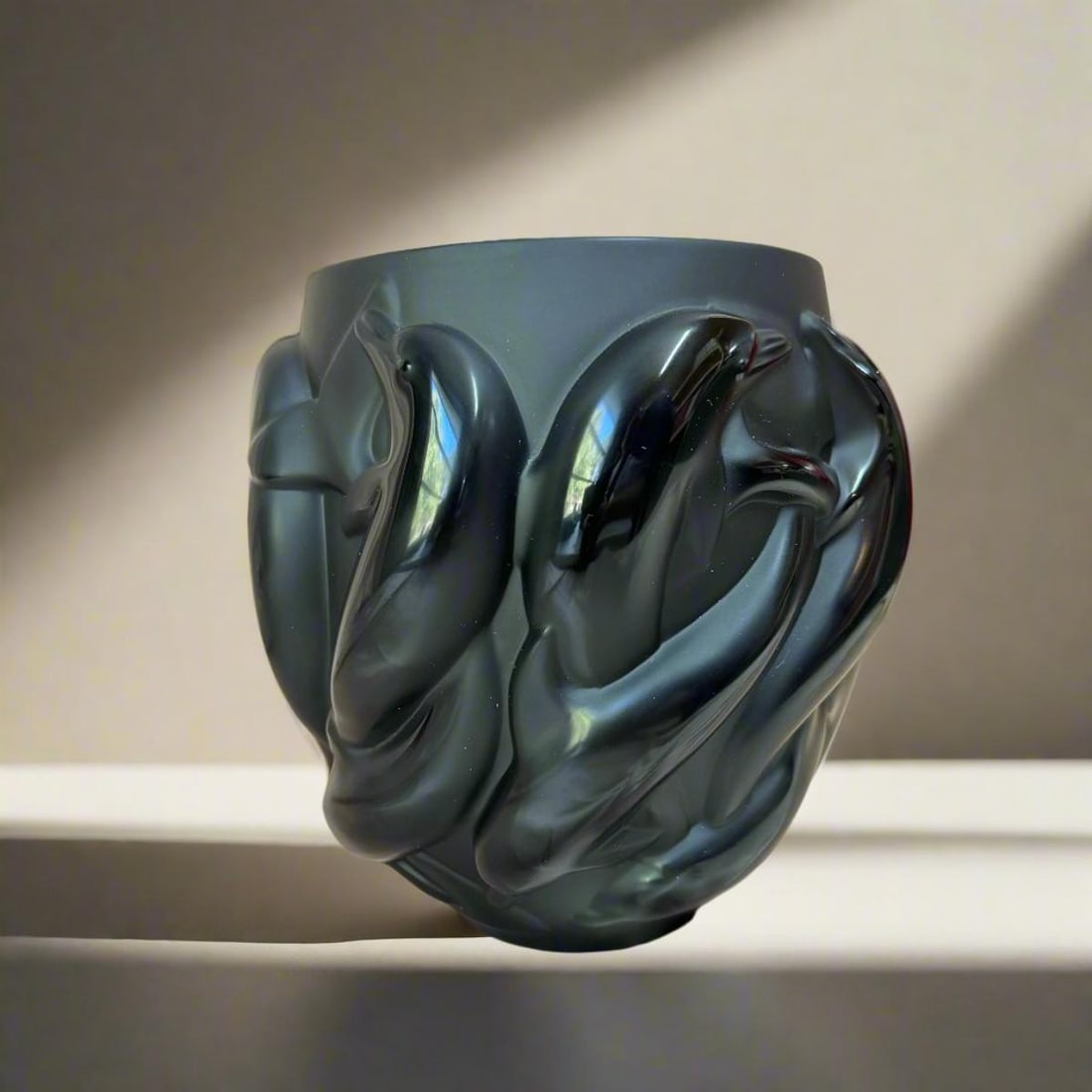 Lalique Crystal Dauphin Dolphin Black Vase 10037600 (1 of 4)