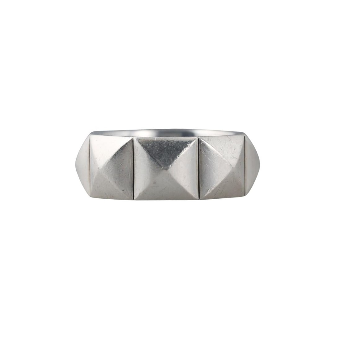 David Yurman Pyramid Sterling Silver Band Ring: Metal : Sterling Silver Designer : David Yurman Gemstone : None Measurements : Ring size 7.5. Band is 8.5mm wide Marked: : D. Yurman, 925 Weight: : 15.8 grams Condition: : Good, the ring needs