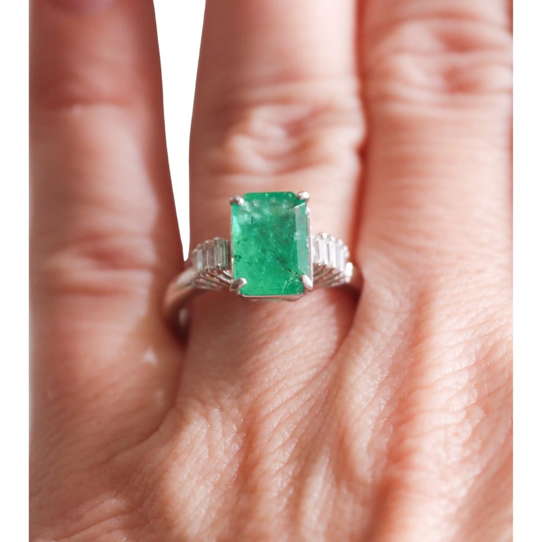 Platinum 3.08ct Emerald Diamond Ring - 3