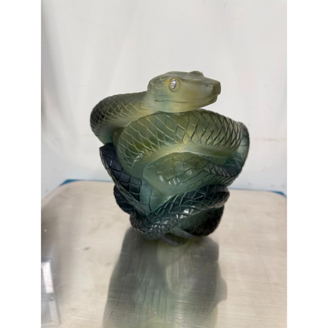 Daum Vase Diamond Serpent Snake Crystal 05249: Material : Crystal Designer : Daum Measurements : H: 8.6" L: 8.2" W: 8.2" Condition: : Mint, in box. With 2 EGL certificates for the diamonds - 0.21 VS2/G and 0.23ct VS2/G. Additional:
