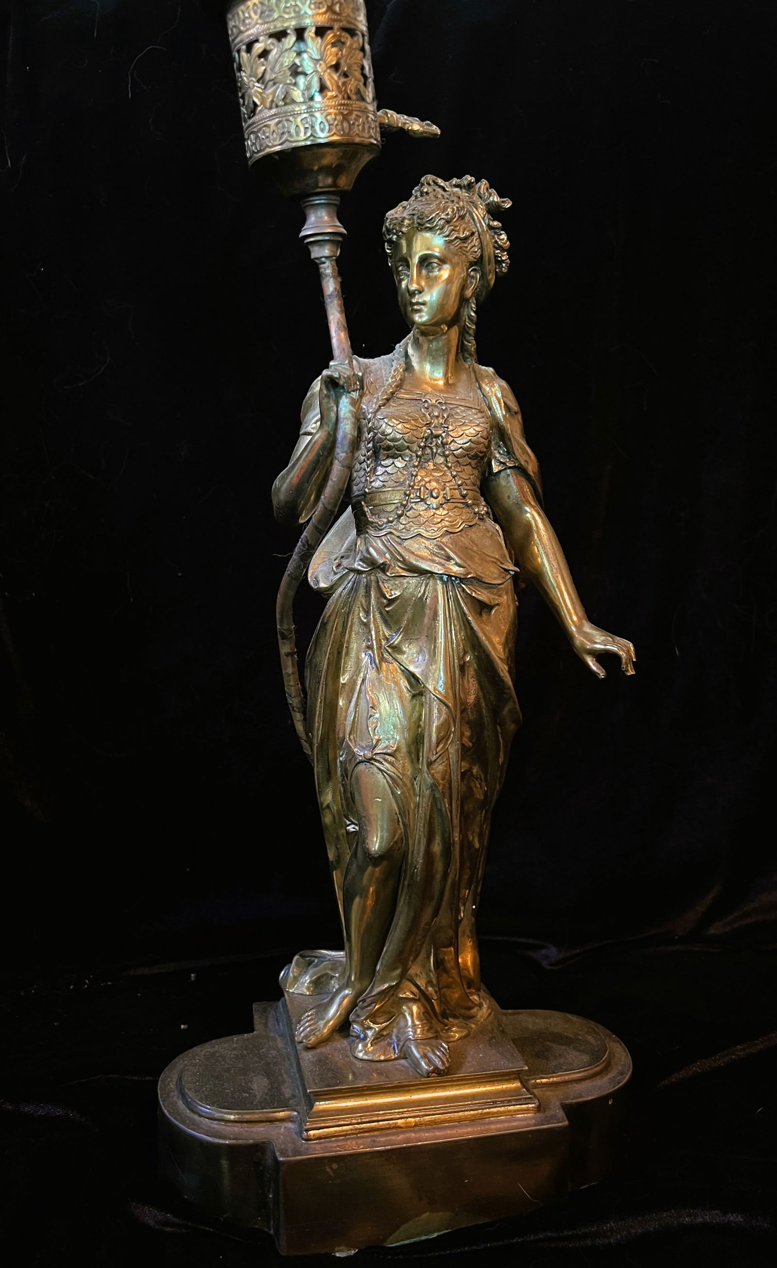 A 19th Century Bronze Lady Statue Table Lamp (1 of 5)