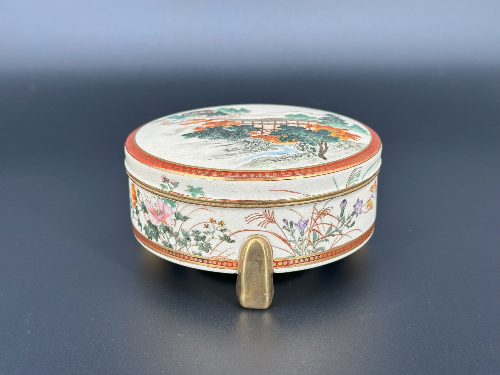 A Japanese Porcelain Ornaments Box With Lid.: A Japanese Porcelain Ornaments Box With Lid. Size: 2 1/2" *4 7/8"