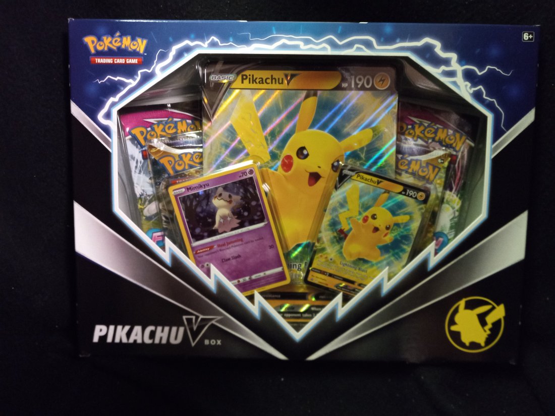 POKEMON PIKACHU V-BOX (1 of 1)