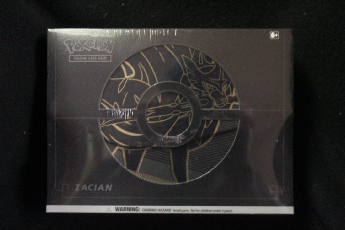 POKEMON SWORD AND SHIELD ELITE TRAINER BOX PLUS Zacian: POKEMON SWORD AND SHIELD ELITE TRAINER BOX PLUS Zacian