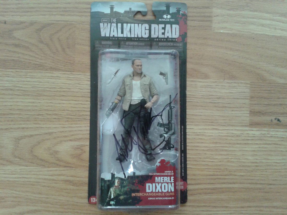 THE WALKING DEAD MERLE DIXON SIGNED AUTOGRAPH ACTION FIGURE  michael rooker (1 of 1)