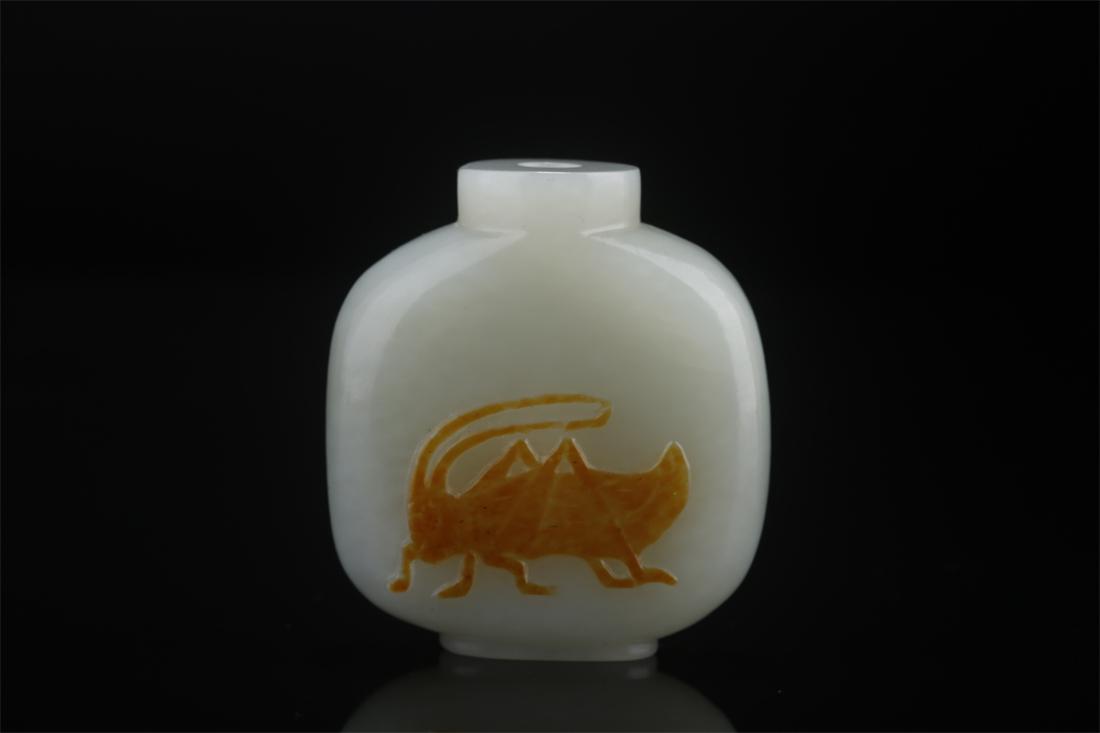 A HETIAN JADE SNUFF BOTTLE. (1 of 9)