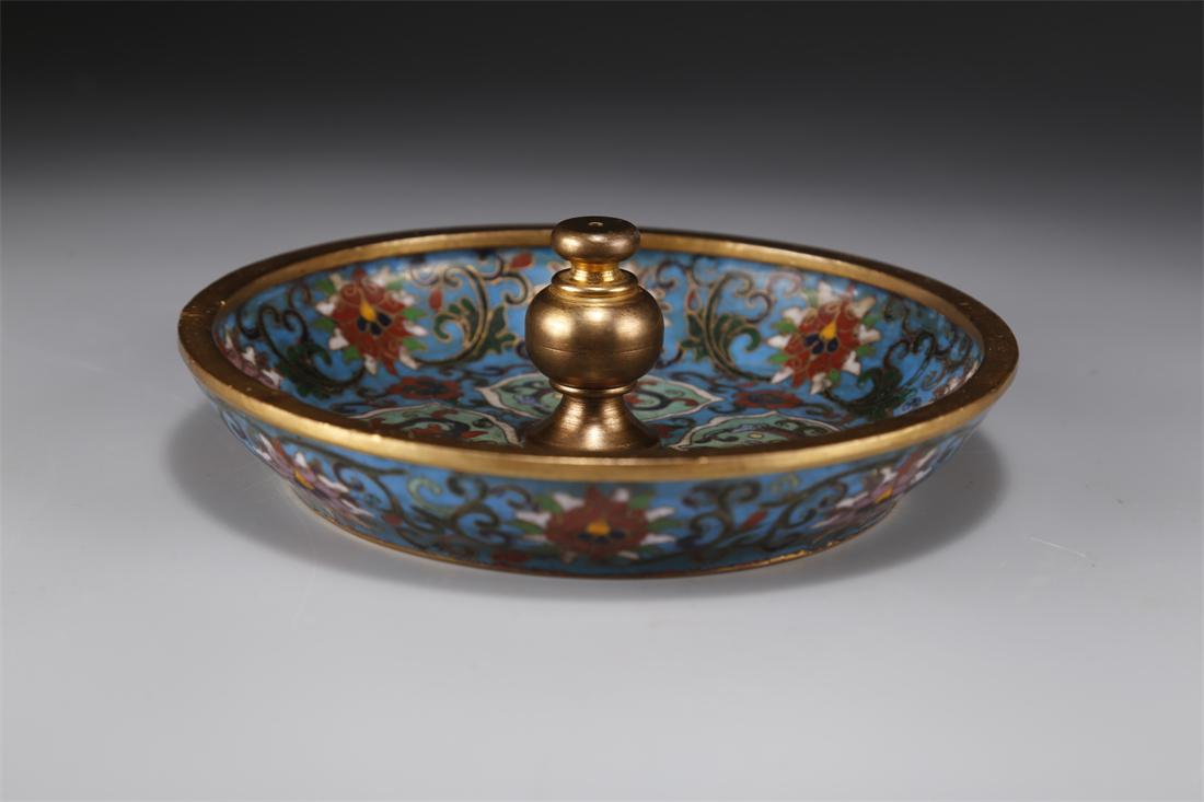 A CLOISONNE ENAMELED COPPER INCENSE HOLDER. (1 of 6)