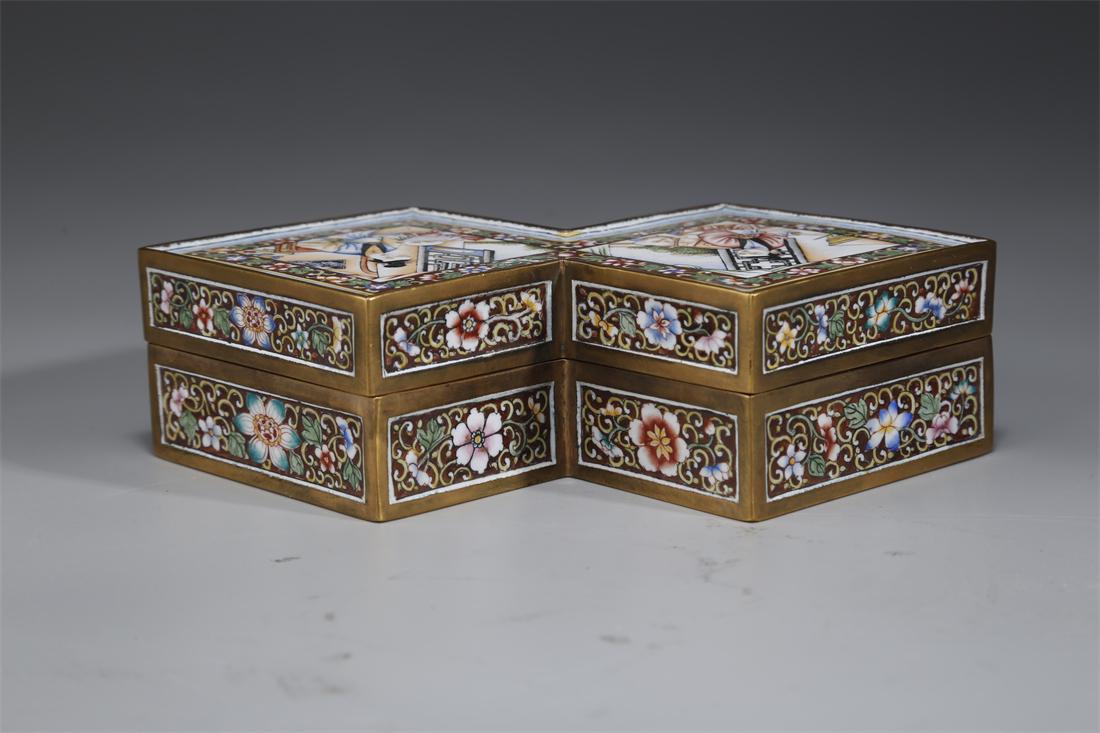 AN ENAMELED COPPER LIDDED BOX. (1 of 9)