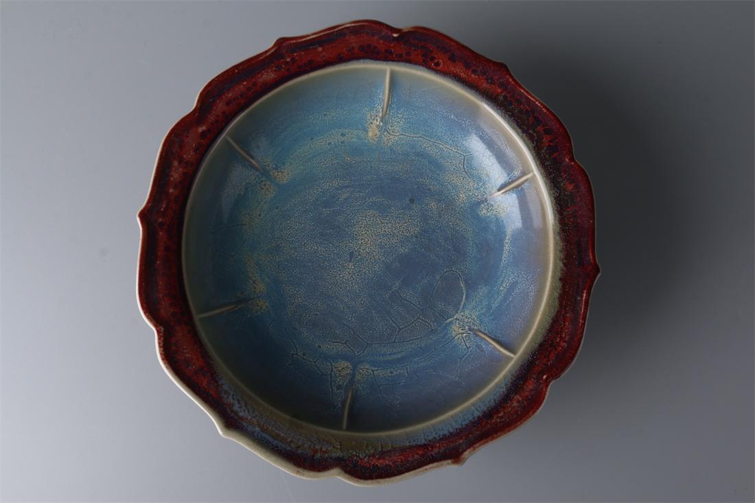 A TRIPOD PORCELAIN PLATE, JUN KILN. (1 of 9)