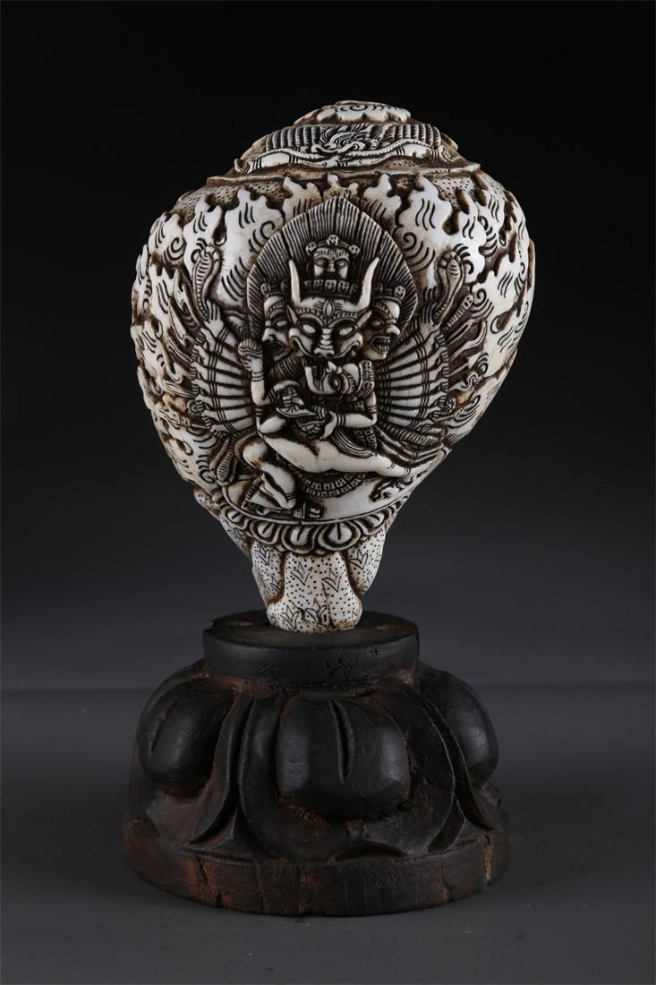 A DHARMA SANKHA WITH YAMANTAKA BUDDHA DESIGN. (1 of 9)