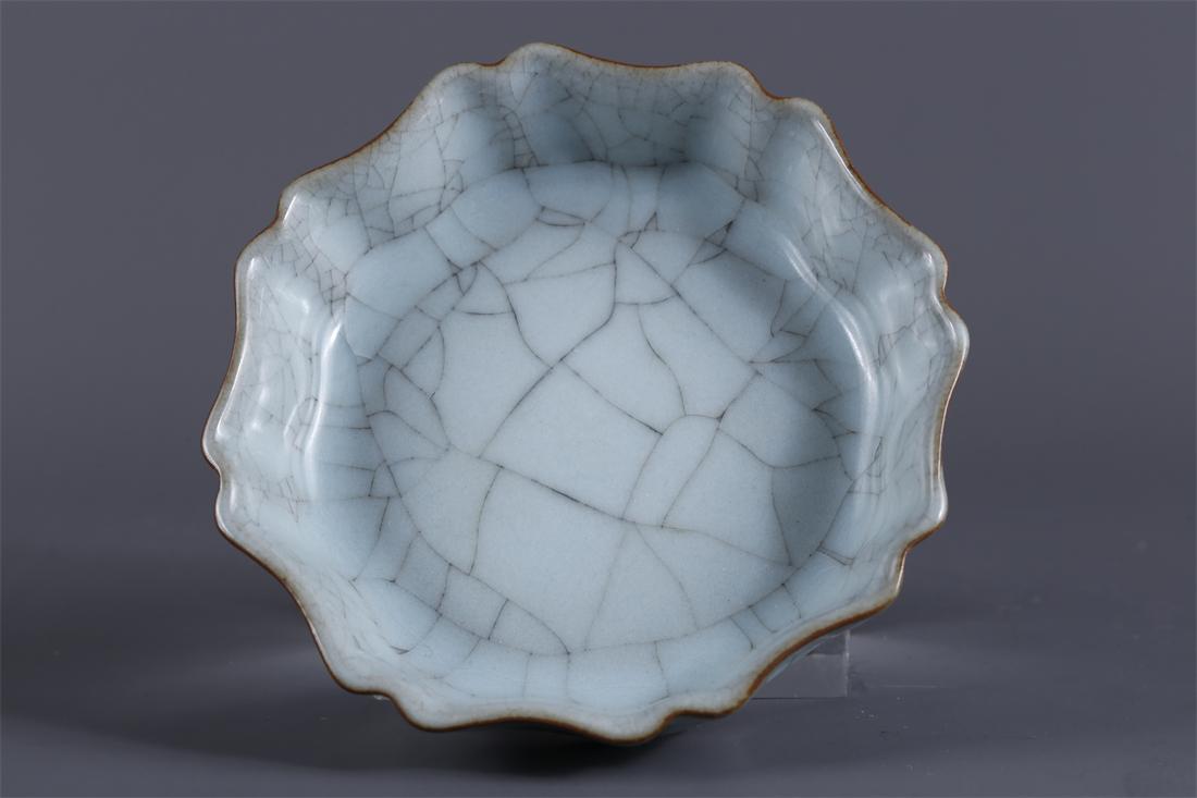 A PORCELAIN BRUSH WASHER, OFFICIAL KILN. (1 of 6)