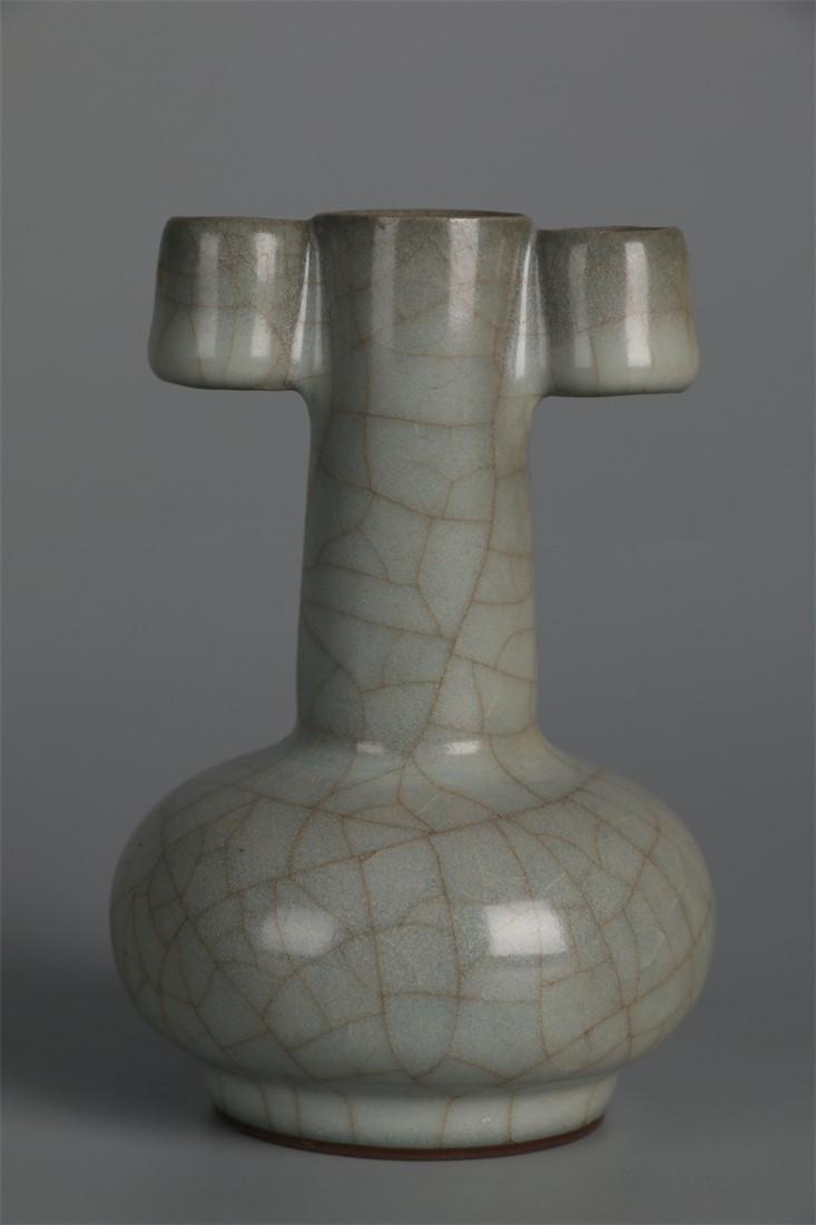 A PORCELAIN BOTTLE WITH PIERCED EARS. (1 of 8)