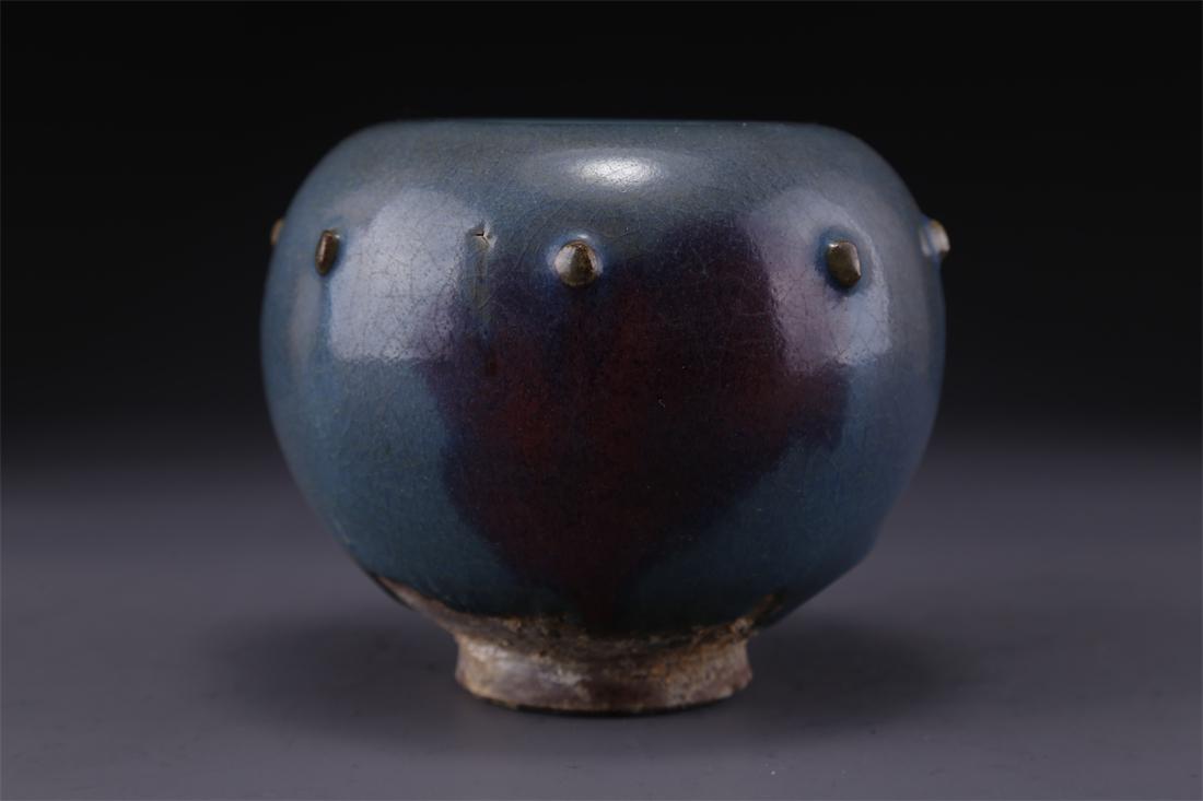 A PORCELAIN POT WITH DRUM NAILS DESIGN. (1 of 9)