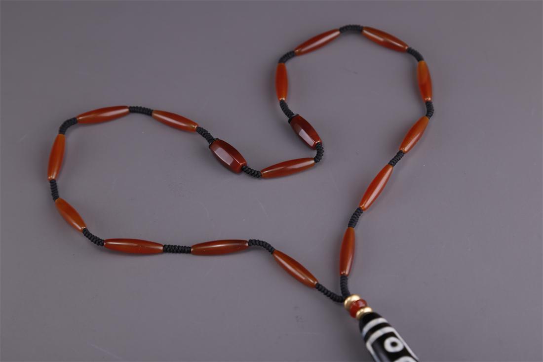 A NECKLACE OF NINE-EYE DZI BEAD. (1 of 10)