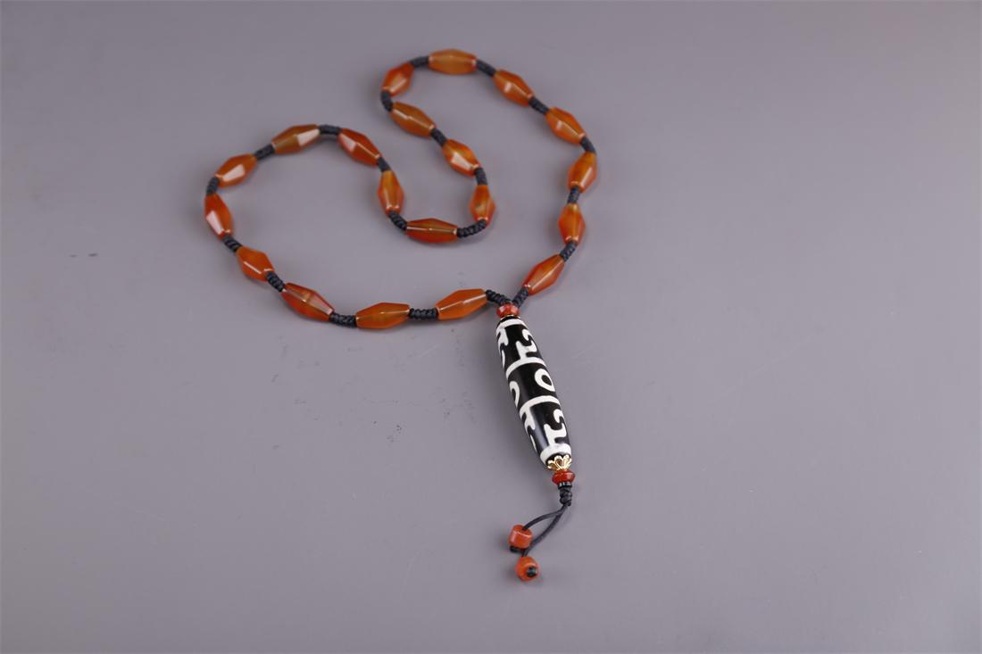 A NECKLACE OF THREE-EYE DZI BEAD. (1 of 9)
