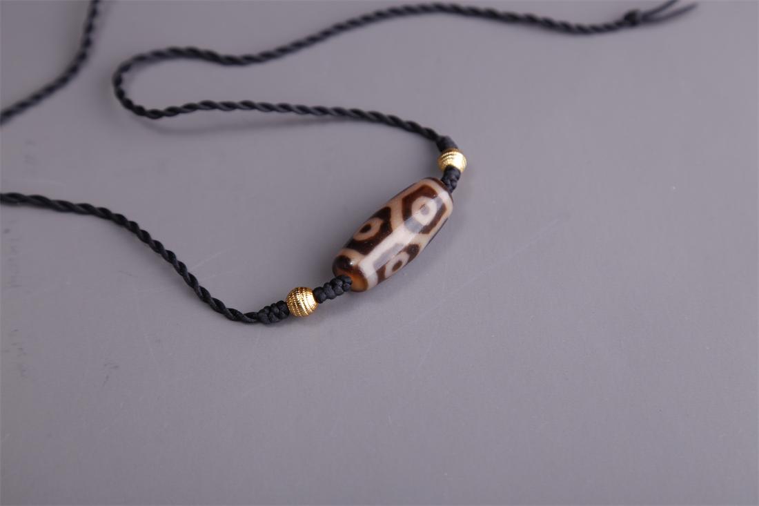 A NECKLACE OF SIX-EYE DZI BEAD. (1 of 6)