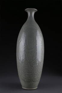 A PORCELAIN DISPLAY BOTTLE, RU KILN.: Porcelain Display Bottle, Ru Kiln.