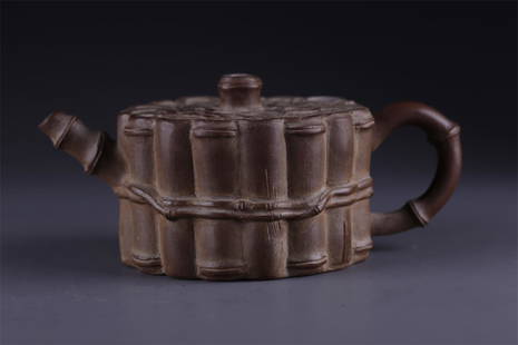 A BAMBOO-JOINT-SHAPED PURPLE CLAY TEAPOT.: Bamboo-Joint-Shaped Purple Clay Teapot.