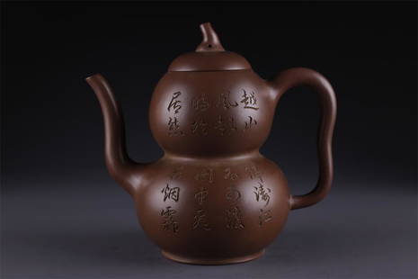 A GOURD-SHAPED PURPLE CLAY TEAPOT.: Gourd-Shaped Purple Clay Teapot.