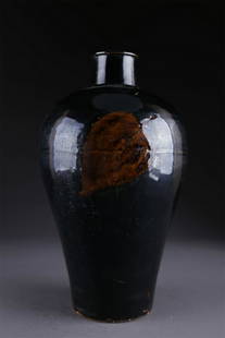 A PORCELAIN BOTTLE "MEIPING" WITH LEAF DESIGN.: Porcelain Bottle "Meiping" with Leaf Design, Jizhou Kiln.