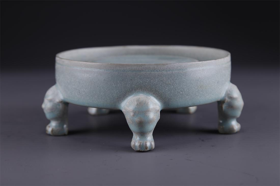 A TRIPOD PORCELAIN BRUSH WASHER, RU KILN. (1 of 8)