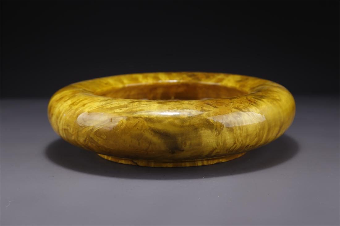 A GOLD-RIMMED NANMU GONG-SHAPED BRUSH WASHER.: Gold-Rimmed Nanmu Gong-Shaped Brush Washer.