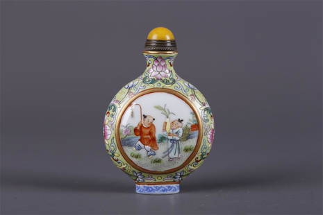 A FAMILLE-ROSE PORCELAIN SNUFF BOTTLE.: Famille-Rose Porcelain Snuff Bottle with Fun Kids Motif.